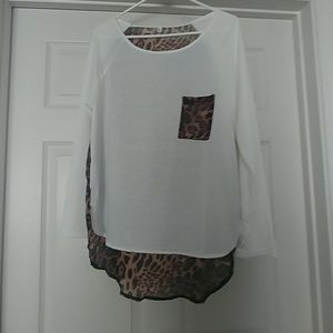 Woman's long sleeve shirt with cute leopard pocket